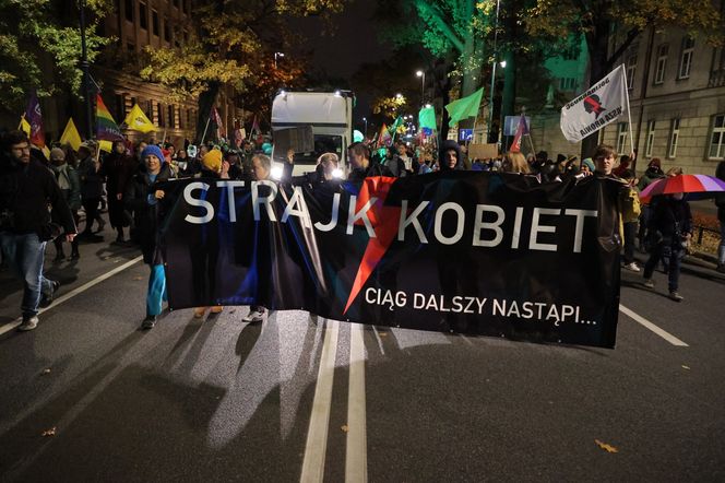 Strajk Kobiet w Warszawie. Tłumy znów wychodzą na ulice