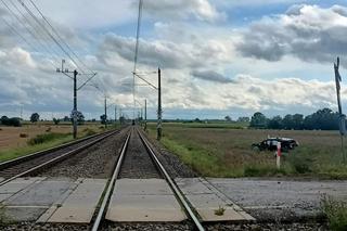 Poważny wypadek w Gronówku pod Toruniem. Auto zderzyło się z pociągiem