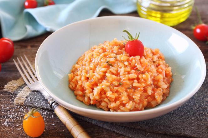 Risotto po bolońsku: przepis na pomidorowy ryż z mielonym mięsem