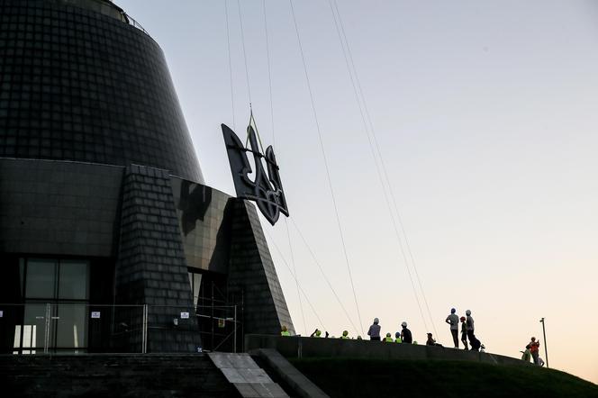 Zamontowano trójząb na kijowskim pomniku Matki Ojczyzny