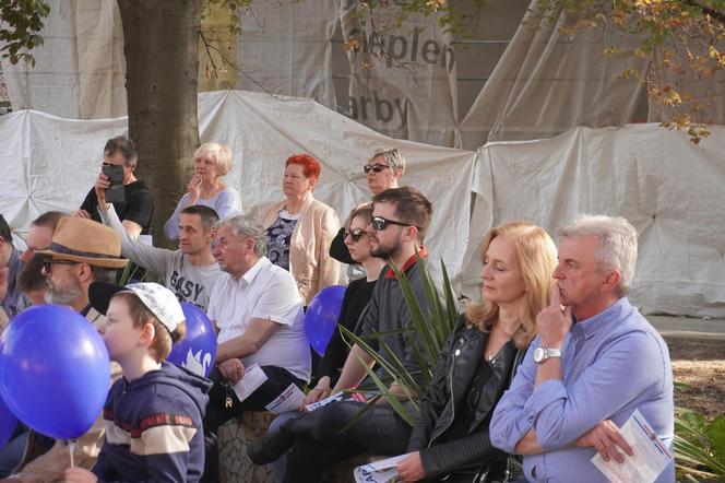 Henryk Łabędź spotkał się z mieszkańcami Tarnowa na skwerze Alicji i Jana Preiss