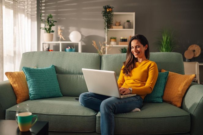 Scrollujesz, żeby być bliżej twórcy? Ta więź uruchamia w mózgu mechanizmy jak uzależnienie