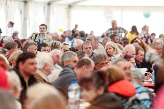 Tej Wielkanocy nie byli sami. Tysiące osób na Metropolitarnym Śniadaniu Wielkanocnym w Katowicach