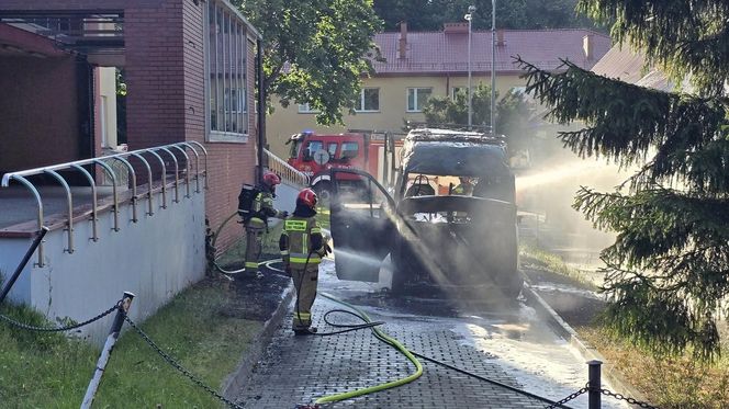 Nisko. Ogień trawił karetki 