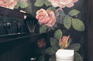 Mozaika kwiatowa w łazience