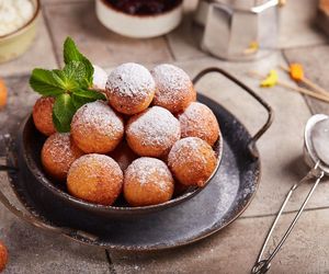 Przepis na oszukane pączki. Pyszne i gotowe w mniej niż 30 minut