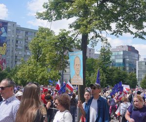 Uczestnicy Wielkiego Marszu Patriotów Rafała Trzaskowskiego