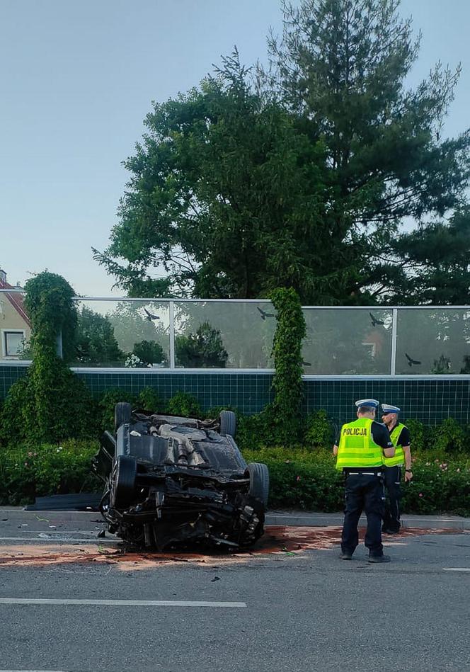 Karambol w Olsztynie. Pijany kierowca staranował autobus