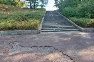 Fragment pomnika w Dolinie Śmierci w Bydgoszczy jest zdemontowany. Co teraz zrobi miasto? 
