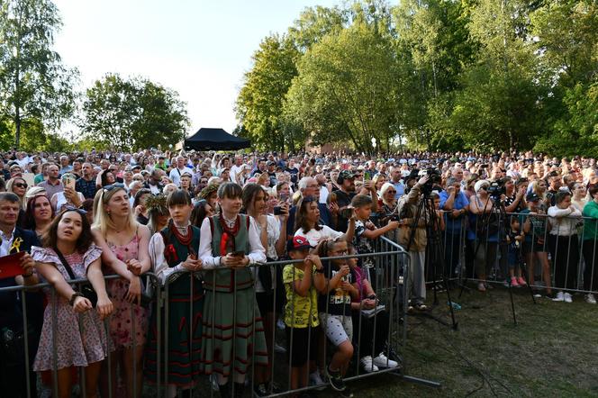 Tłumy na dożynkach w Olsztynku. Zobacz, jak bawili się mieszkańcy Warmii i Mazur [ZDJĘCIA]