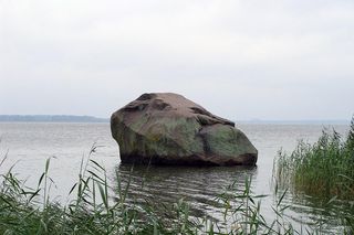 Głaz narzutowy w Kamieniu Pomorskim w 2011 roku