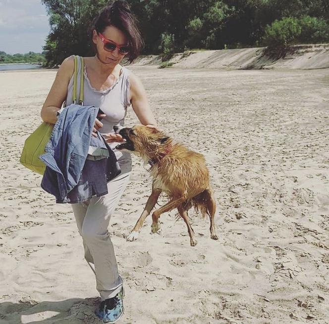 Małgorzata Pieczyńska (Aleksandra z M jak miłość) na Instagramie i jej pies na spacerze nad Wisłą