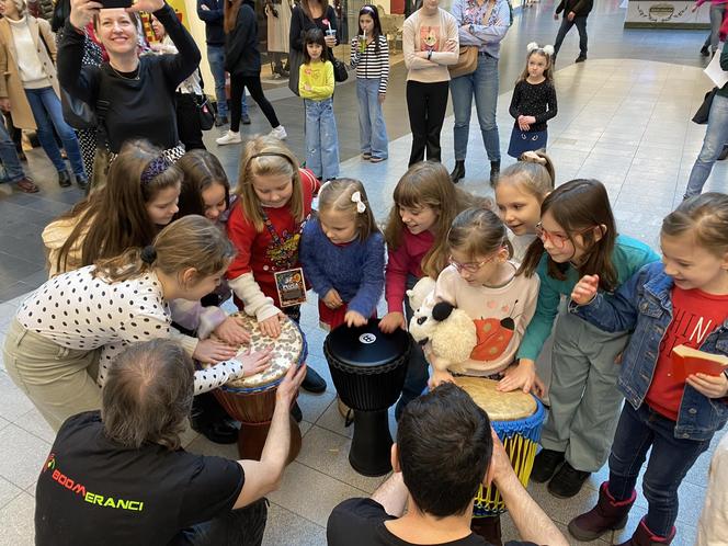 WOŚP w Olsztynie. W Galerii Warmińskiej odbyły się koncerty, pokazy wokalne i inscenizacje walk [ZDJĘCIA]