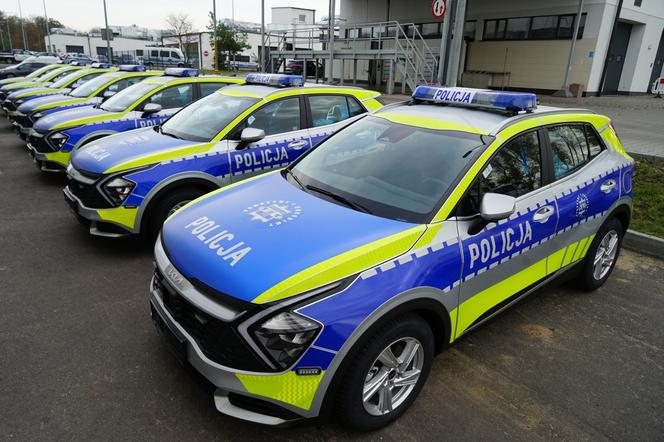 Bydgoska policja kupiła 78 nowych samochodów! Ich łączna warto to blisko 13 mln zł [ZDJĘCIA]