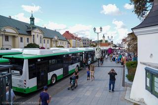 Zaprezentowano pierwsze 20 autobusów elektrycznych w Białymstoku. Od poniedziałku pojawią się na ulicach miasta [ZDJĘCIA]