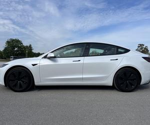 Nowa Tesla Model 3. Samochód wymyślony niemal na nowo 
