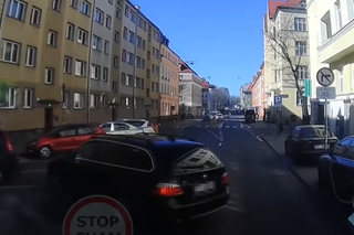 Mistrzyni parkowania ze Szczecina. Nawet BMW nie poradziło sobie z tym zadaniem! [WIDEO]