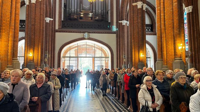 Tłumy żegnają abp Ozorowskiego w Archikatedrze białostockiej