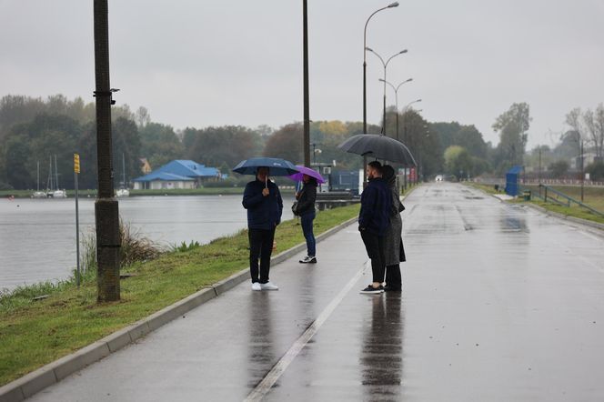 Deszczowy spacer w obiektywie. Tak się prezentuje Zalew Zemborzycki w jesiennej odsłonionie