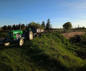 Ludzie sami wyrywają chaszcze na torach. Tak walczą o reaktywację linii kolejowej nr 241 z Tucholi do Koronowa
