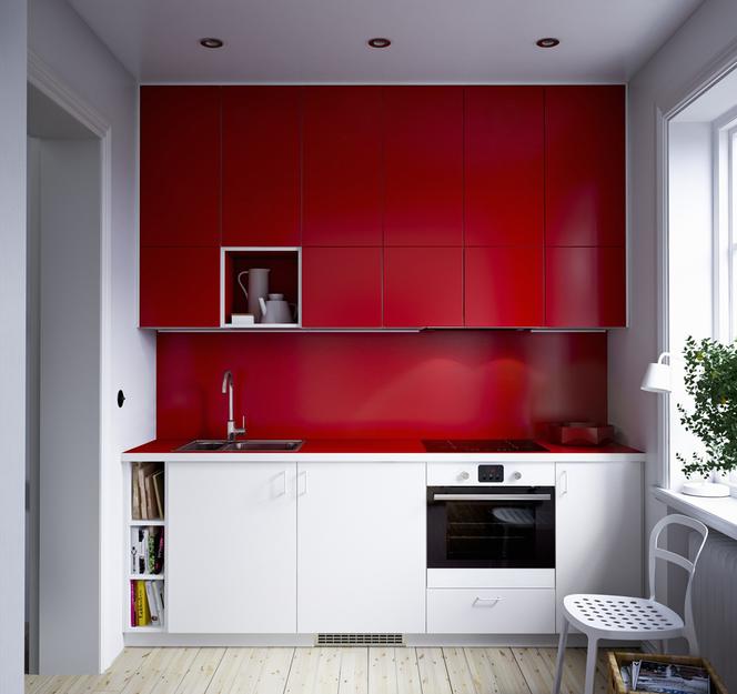 Projekt małej kuchni z kolorem czerwonym
