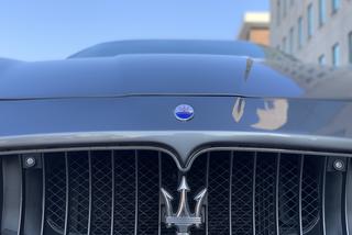 MiłyPan jeździ sportowym Maserati GranTurismo