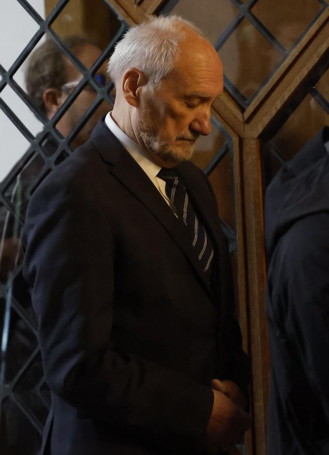 Pogrzeb Ewy Dałkowskiej. Pożegnali ją Macierewicz i Gliński 