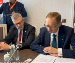 Grzegorz Braun wtargnął do szpitala. Prokuratura reaguje, Biejat domaga się działania