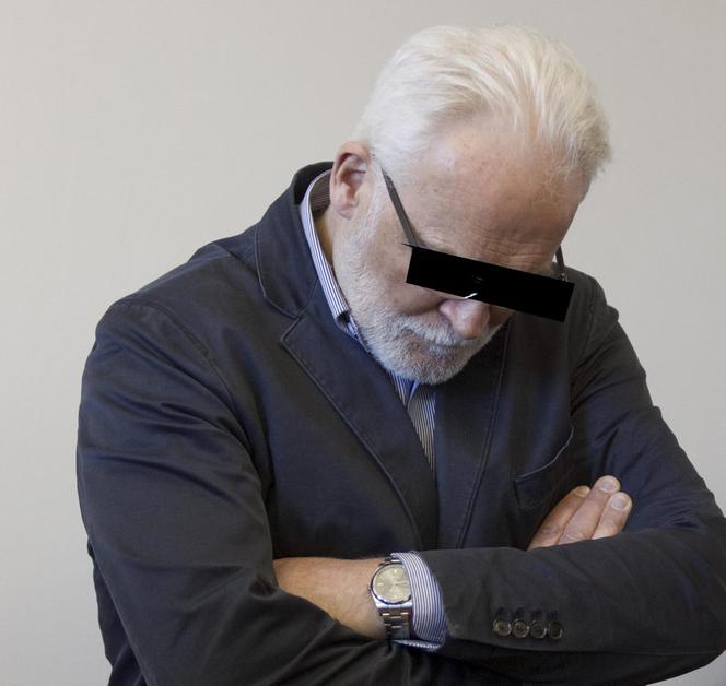 Zmarł, bo lekarz zaszył mu dwie chusty w brzuchu