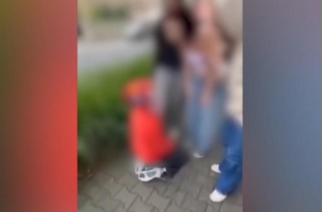 Brutalne pobicie nastolatki w Poznaniu. Jej rówieśniczki wszystko nagrywały