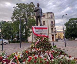 Chcą usunięcia pomnika Lecha Kaczyńskiego z Placu Dworcowego w Tarnowie. Do sądu trafiła skarga