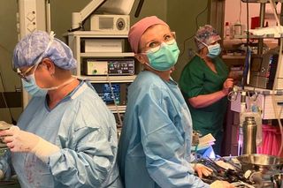 Bydgoscy lekarze z Jurasza zrobili pierwszą taką w Polsce operację nowotworu. Sięgał aż do serca
