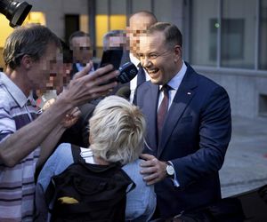Tak Karol Nawrocki żegnał się po nagraniu w TV Republika. Zaskoczył wszystkich [ZDJĘCIA]