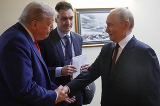 Złoty rozchwiany po spotkaniu Trumpa z Putinem