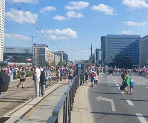 80. rocznica wybuchu Powstania Warszawskiego. 80. rocznica Powstania Warszawskiego. Godzina W w Warszawie. Tak mieszkańcy oddali hołd bohaterom