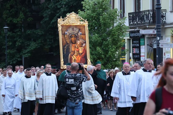 76. rocznica Cudu Lubelskiego. Procesja różańcowa w centrum Lublina