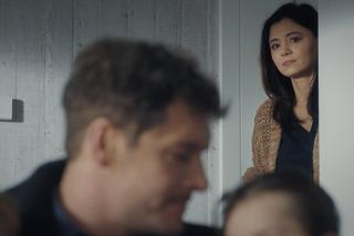 M jak miłość odc. 1799. Maja (Laura Jankowska), Marcin (Mikołaj Roznerski), Iza (Adriana Kalska)