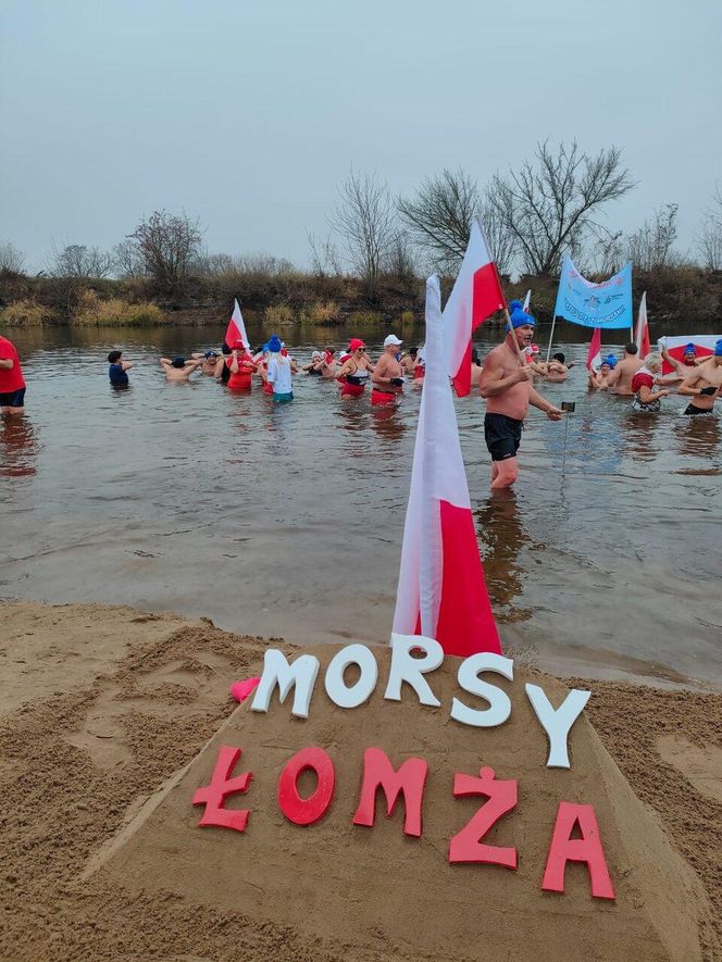 Morsy Łomża uczciły Święto Niepodległości 2024 w wodzie!