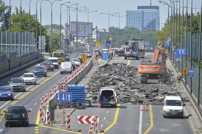 Frustracja kierowców nie ma końca! Przebudowa utrudnia życie mieszkańcom. Tak się jeździ Trasą Łazienkowską!