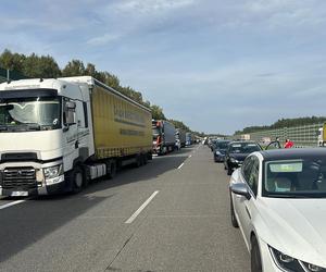 Wypadek na A1, motocyklista nie żyje. Kierowcy utknęli w potężnym, wielogodzinnym korku