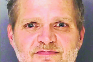 Trzy miesiące więził i gwałcił 13-latkę