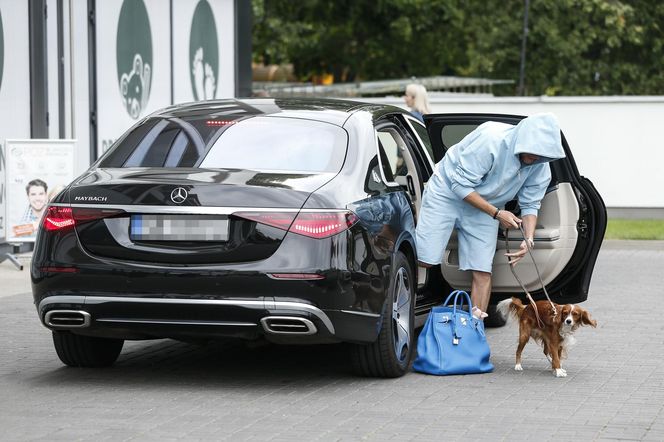 Krzysztof Gojdź przyłapany na wizycie w klinice. Tak wygląda po liftingu twarzy