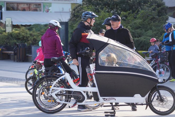 Rowerowa radość i ognisko na mecie. Rodzinna Masa Krytyczna przejechała przez Bydgoszcz
