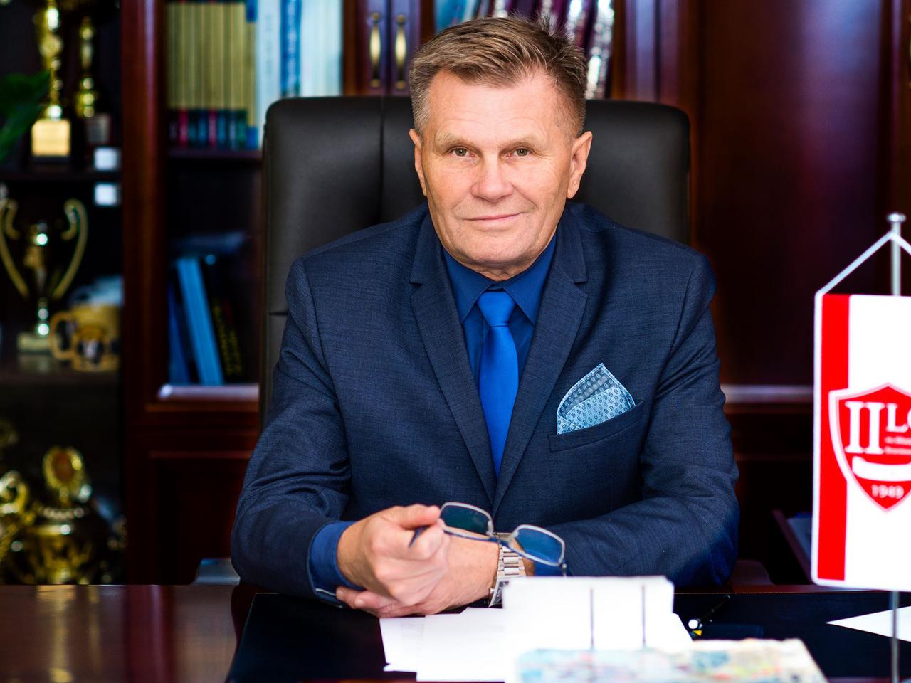 Decyzja podtrzymana - Wiktor Kamieniarz nie będzie dalej dyrektorem II LO