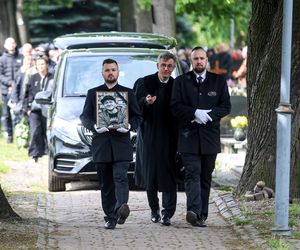 Tłumy na pogrzebie legendy polskiego rapu. Pożegnaliśmy Jokę z Kalibra 44