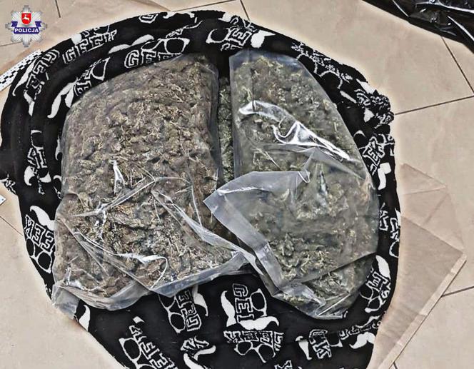 Policyjny pościg za Audi. Uciekinierzy wieźli 3 kg marihuany