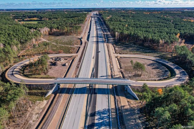 18 grudnia GDDKiA oddała  do ruchu ostatni z trzech odcinków autostrady A2 Mińsk Mazowiecki – Siedlce, pomiędzy węzłami Groszki i Siedlce Zachód