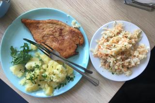 Bar mleczny KAprys znajduje się przy ul. Marii Skłodowskiej-Curie