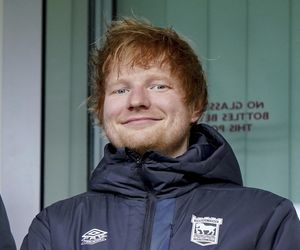 Ed Sheeran przyłapany przez kamery w stolicy! Tłumy patrzyły, jak robił to bez żadnego skrępowania