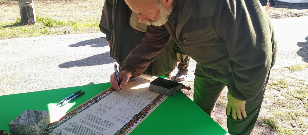 Katowice: Leśnicy sadzą na Muchowcu nowe drzewa [ZDJĘCIA, AUDIO]